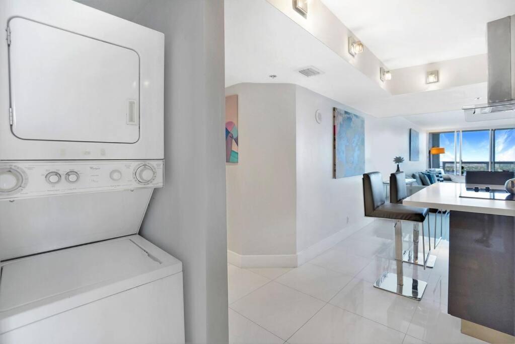 Spectacular! Penthouse With Direct Water Views! Apartment Miami Exterior photo